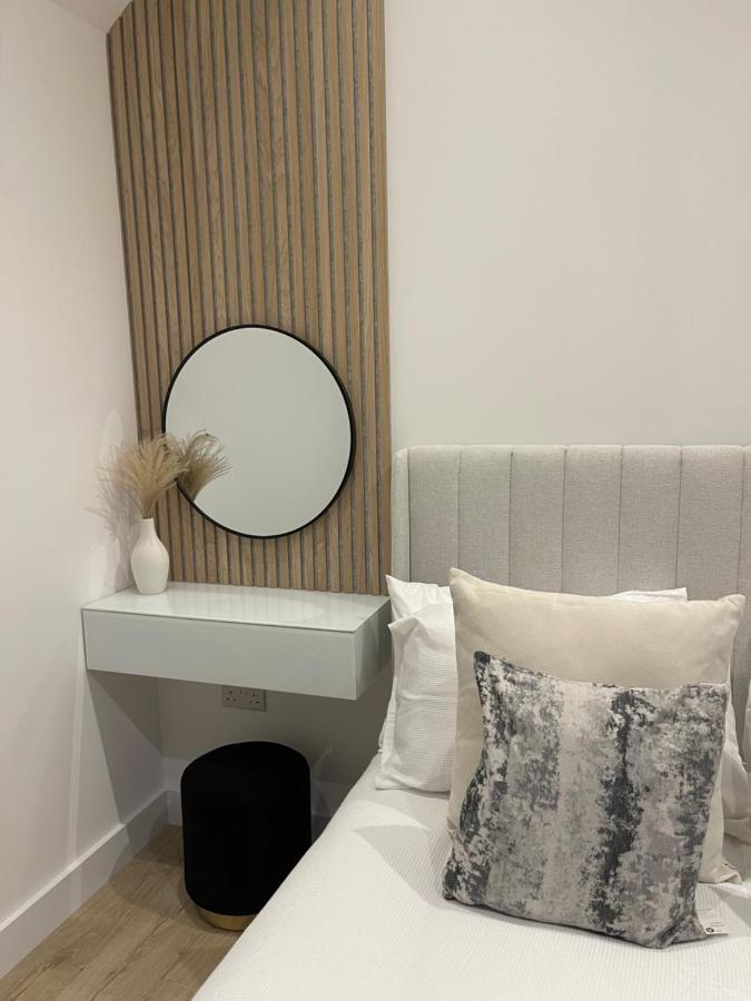 The Lodge Hideaway In Cowes Gurnard ภายนอก รูปภาพ